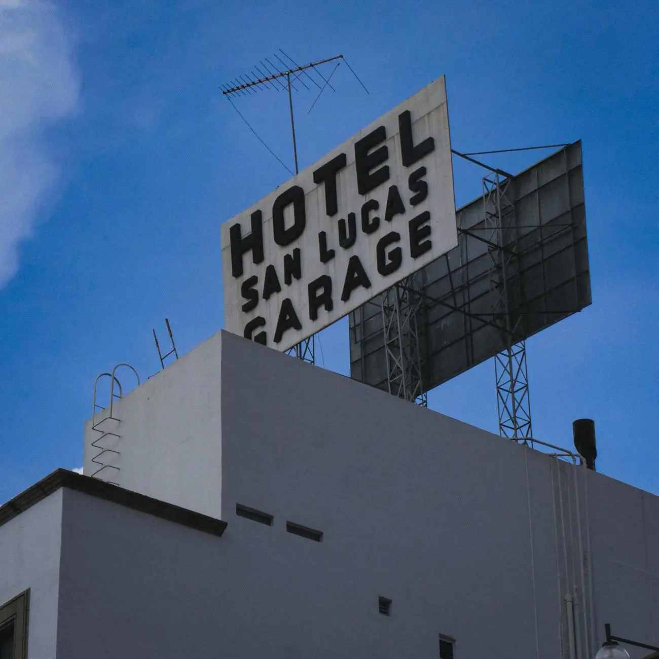 Hotel Grade Bed Linen thumbnail