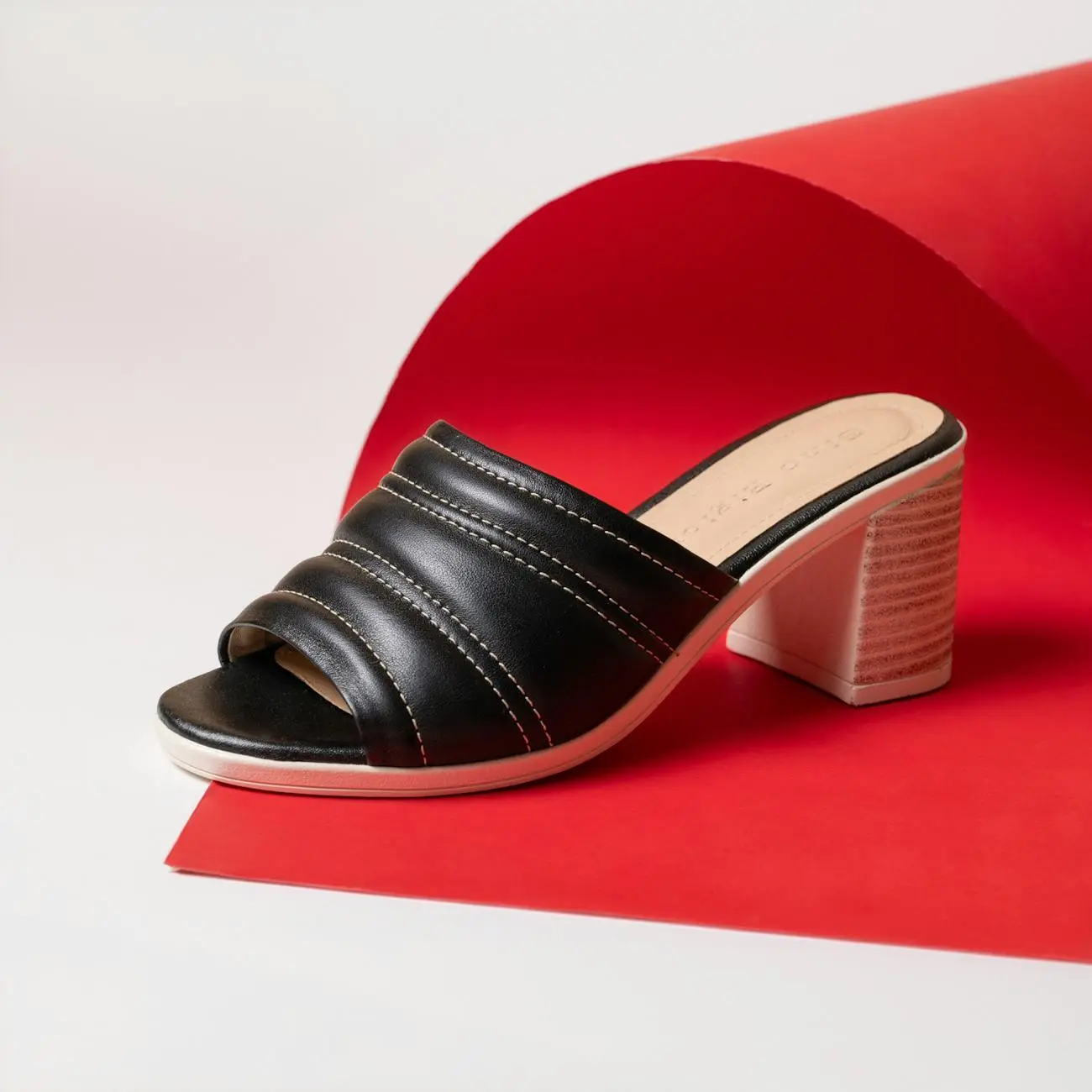 Leather gloves thumbnail